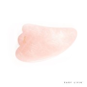 Jasnoróżowy kamień gua sha Easy Livin z różowego kwarcu do masażu twarzy