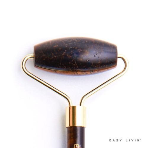 Brązowy roller Easy Livin do masażu twarzy z tygrysiego oka